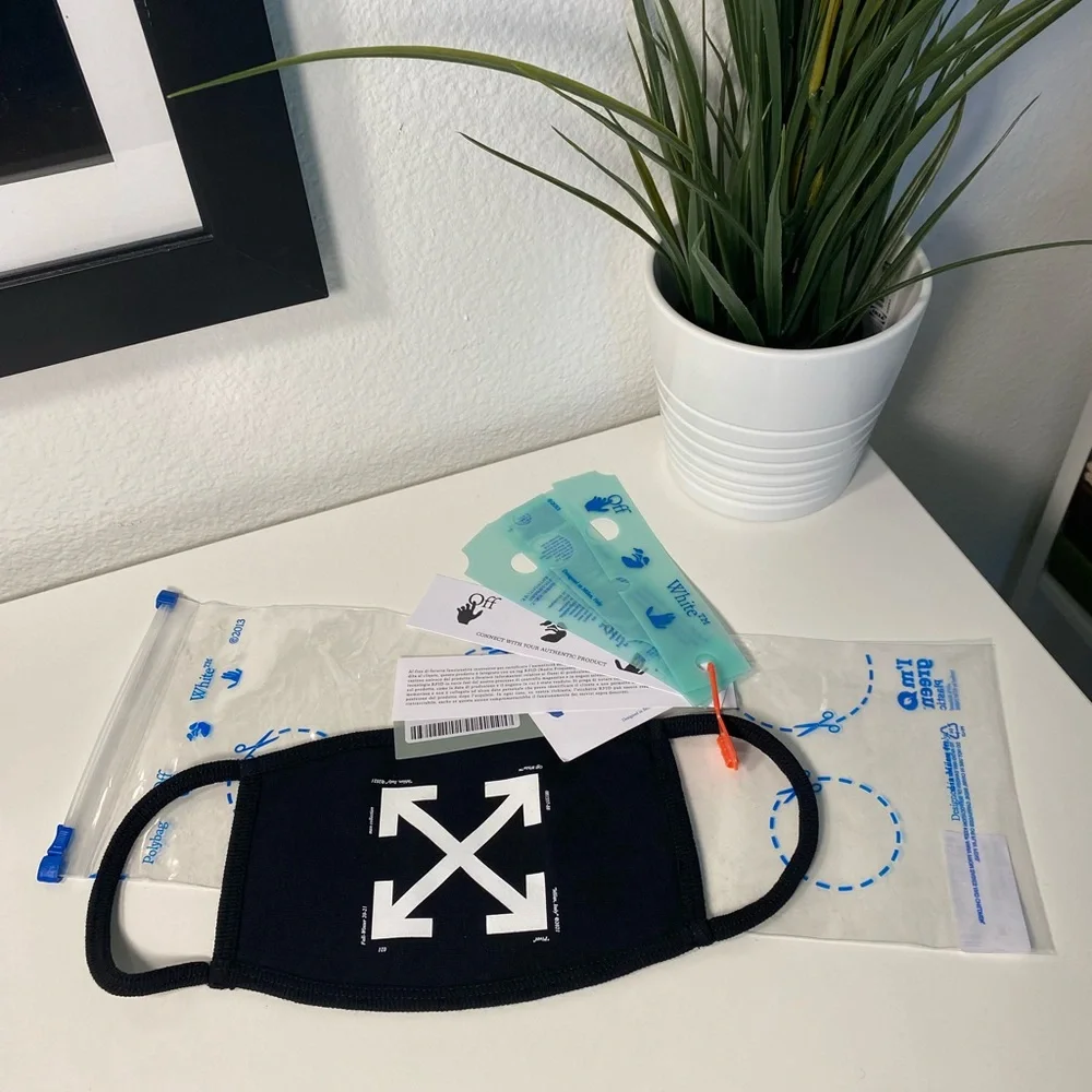 NWT Off-White Iconic Branded Mask